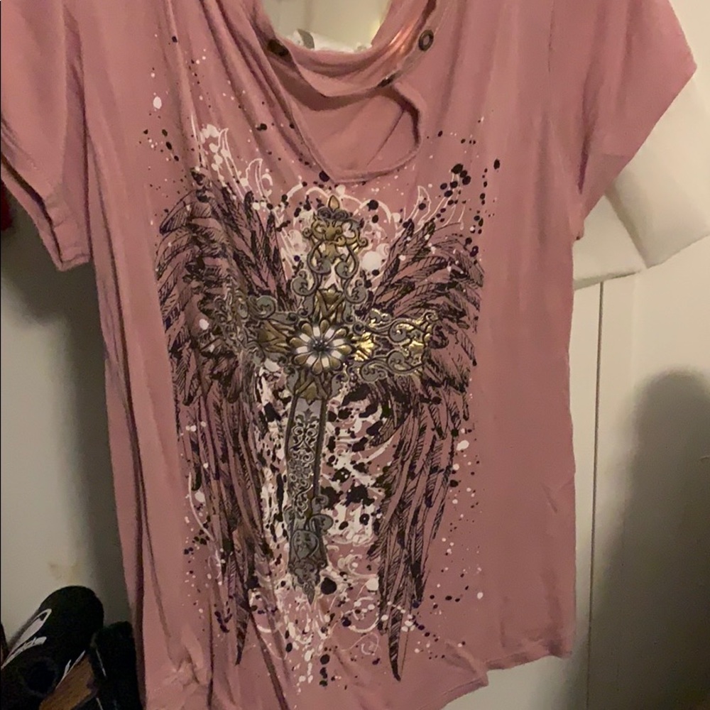 Cross with wings tee